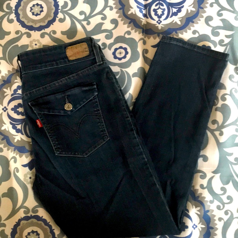 Levi’s dark blue mid rise jeans